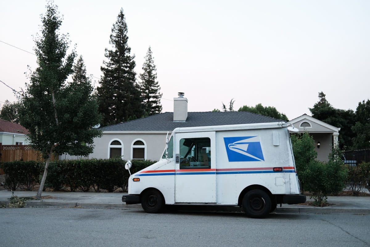Simplify Your Shipping Costs with USPS Flat Rate Shipping and ShipLeap